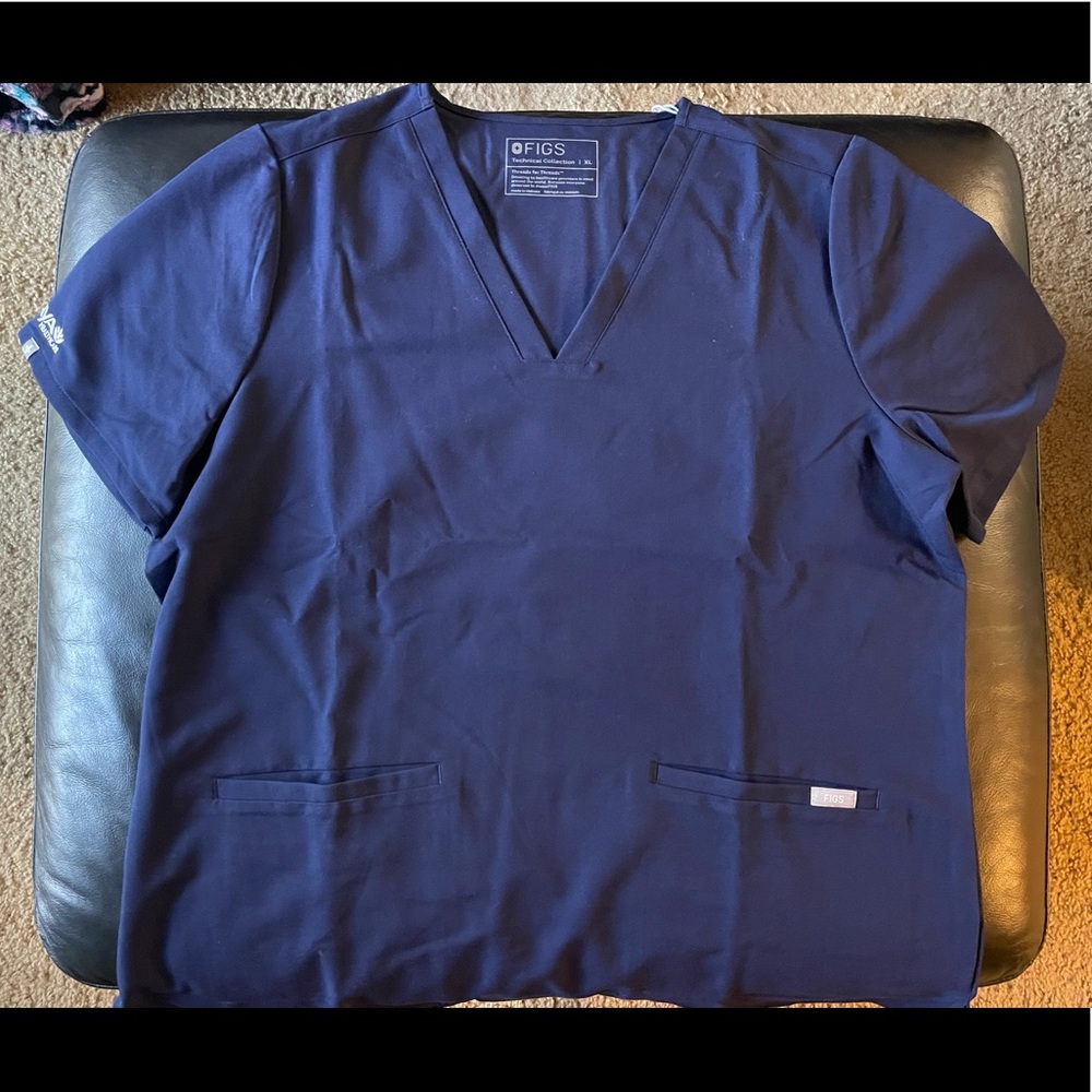 Figs Navy Casma Three-Pocket Top